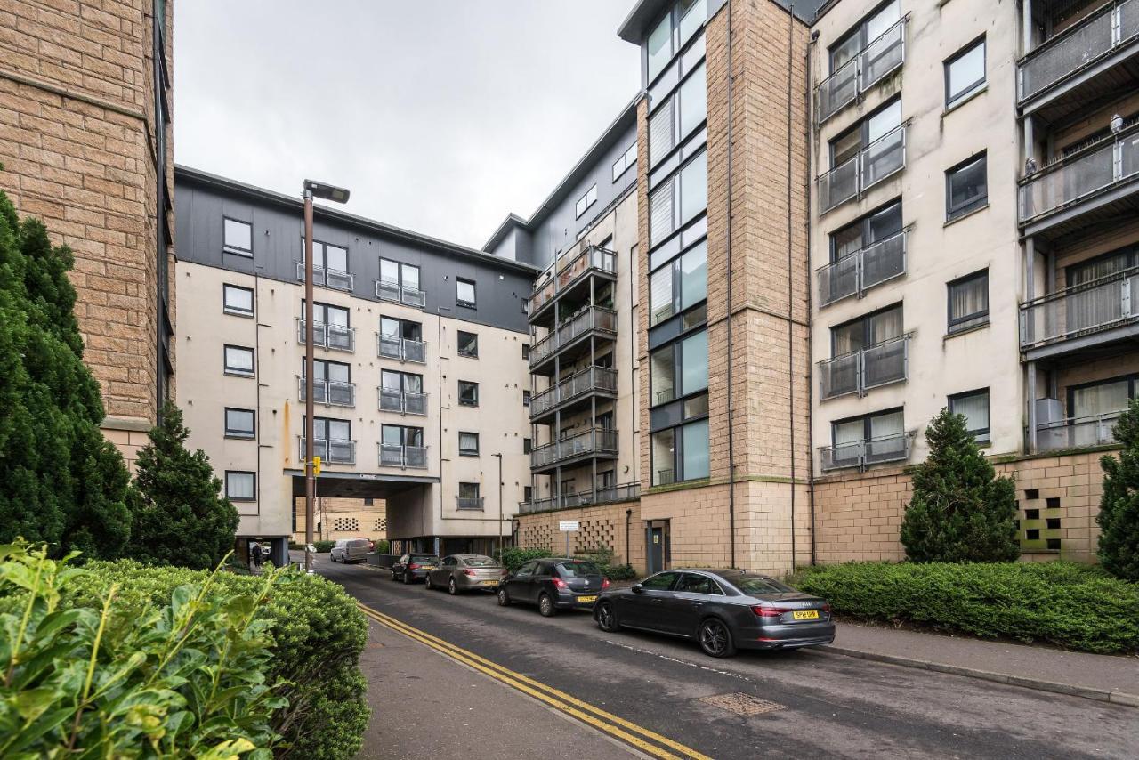 Elegant 2 Bedroom City Centre Apartment - Free Parking - Private Balcony Edinburgh Exterior photo