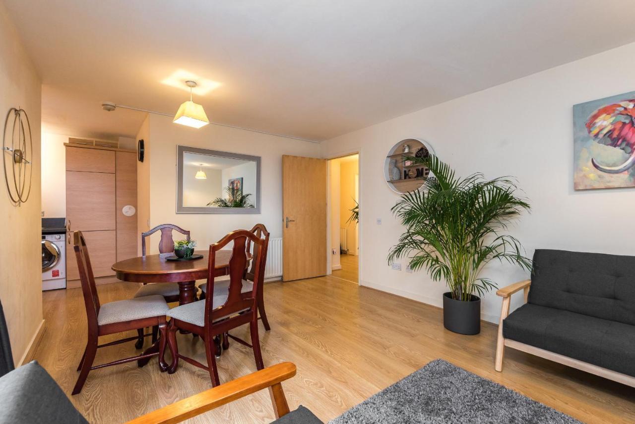 Elegant 2 Bedroom City Centre Apartment - Free Parking - Private Balcony Edinburgh Exterior photo