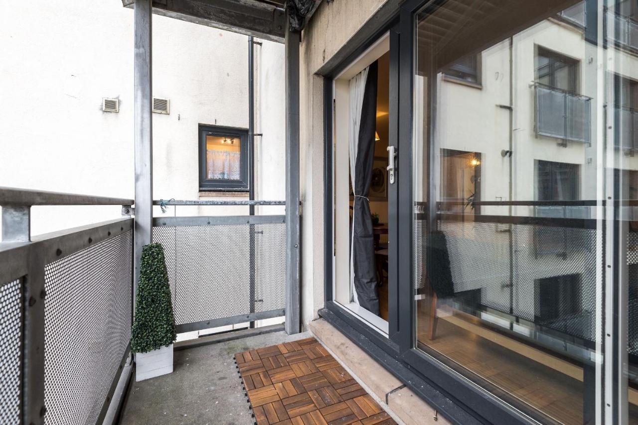 Elegant 2 Bedroom City Centre Apartment - Free Parking - Private Balcony Edinburgh Exterior photo